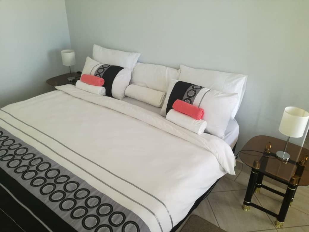 Millenium Guest House Рунду Екстер'єр фото