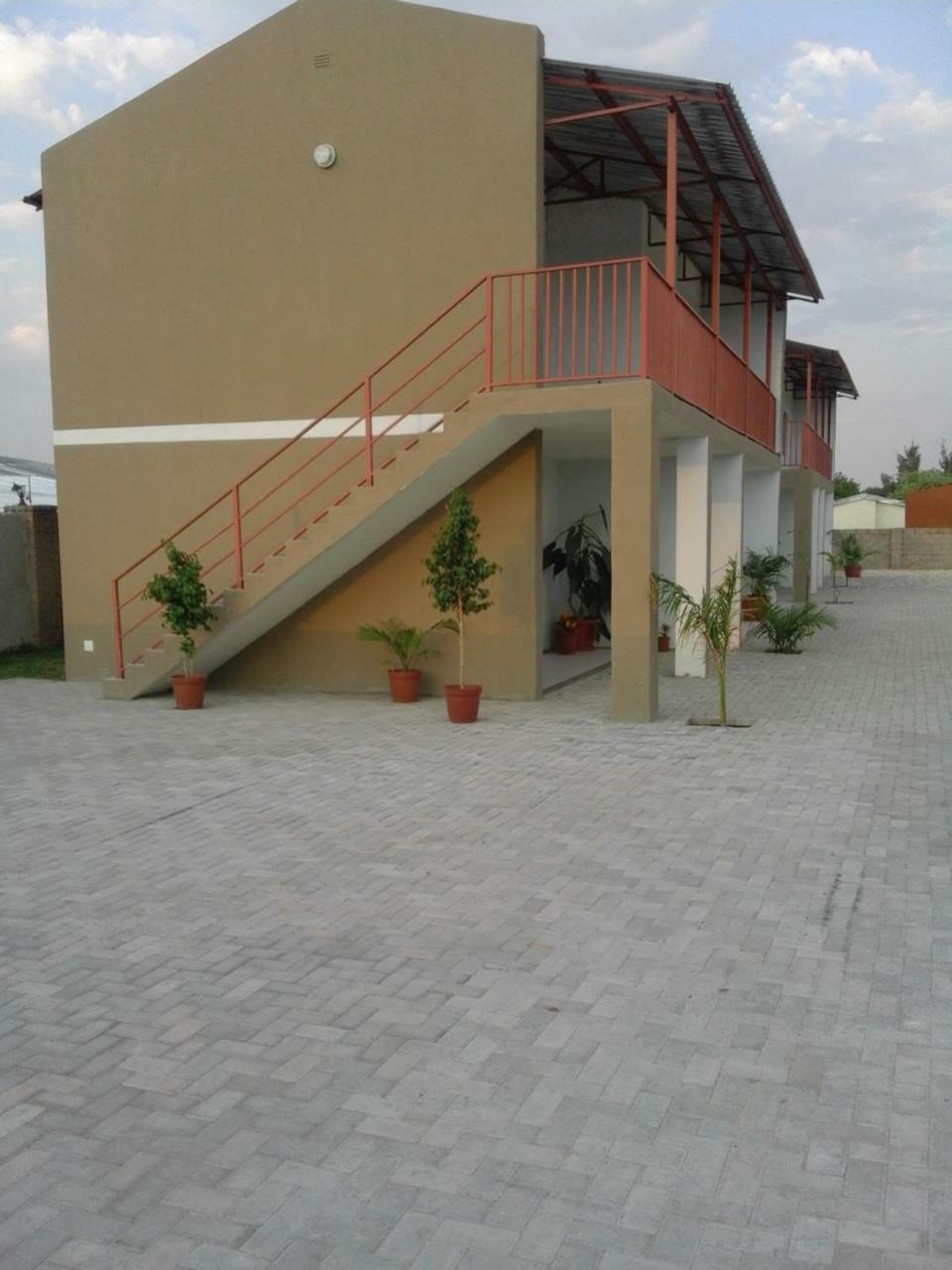 Millenium Guest House Рунду Екстер'єр фото